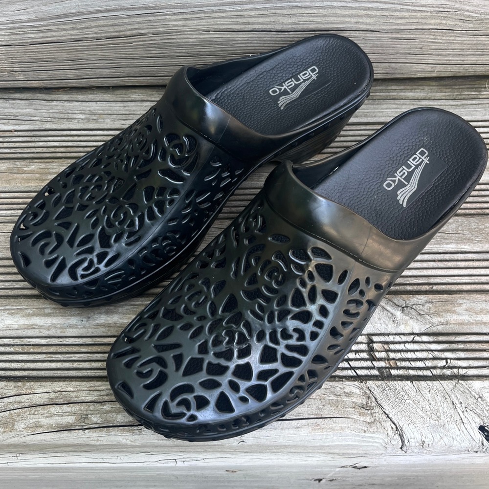 Dansko Pippa Molded Clog Thermoplastic Black Cutout Shoe Size 40 US 9.5 10